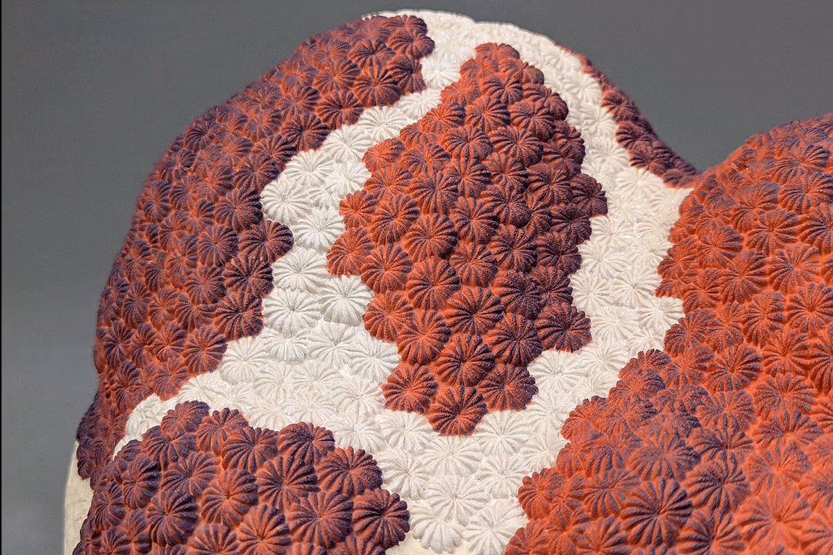 Mai des Artistes 2026 - Le Qu4tre - Artistes Invités : Aline Schmitt - Épanchement-cristallin,-2024,-Grès,-émaux,-engobe-de-porcelaine,-lustre